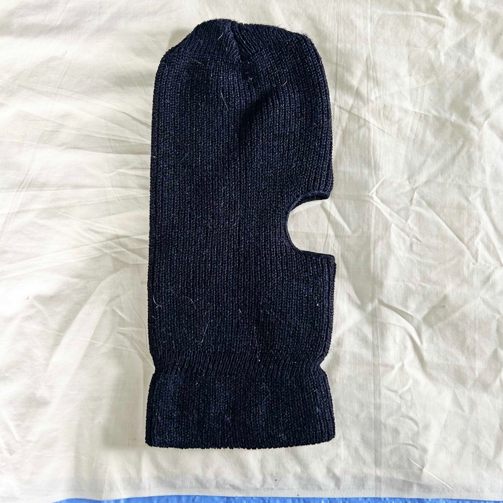BALACLAVA, KNITTED, 2 LAYERS, BLACK, ACRYLIC, WARM, ONE SIZE, TAGS ON, NEVER WOR
